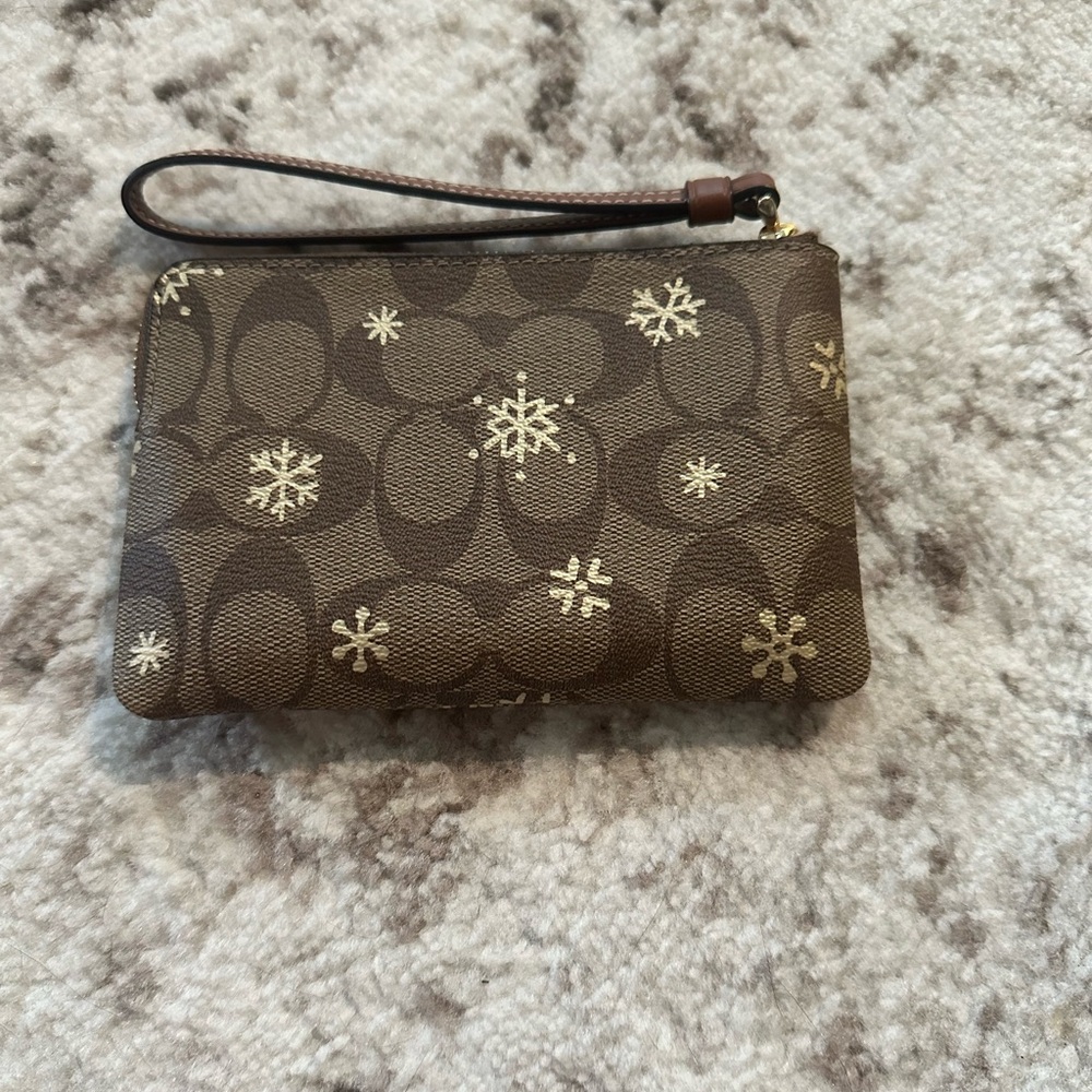 NWT - Coach Signature Snowflake Wristlet in Khaki/Gold - Picture 3 of 5